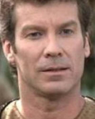 Дэниэл Хью Келли фото