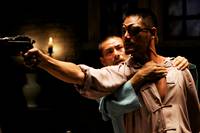 Кадр Пусть летят пули