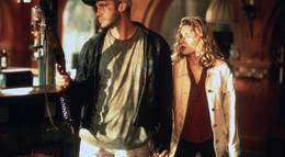 Кадр из фильма "Опасная зона" - 2