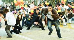 Кадр из фильма "Черный и белый: Начало" - 1