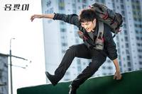 Кадр Ён Паль: Подпольный доктор