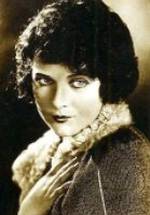 Жаклин Логан фото