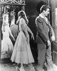 Кадр К востоку от рая