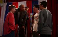 Кадр Малкольм в центре внимания