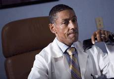 Густаво Фринг из «Во все тяжкие» снимется в хип-хоп сериале База Лурмана