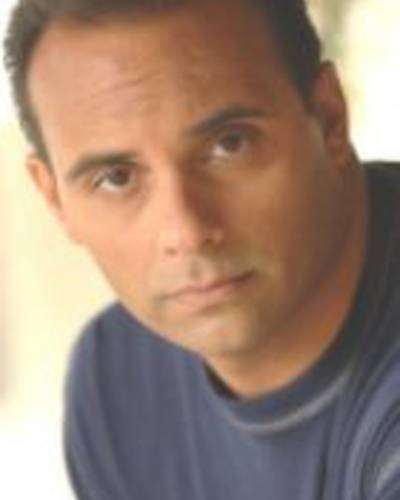 Майк Мадригал фото