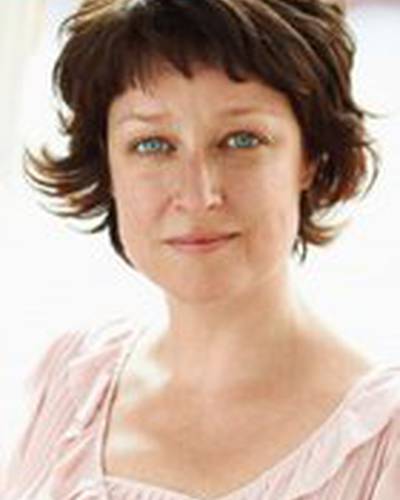 Julie McClemens фото