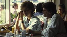 Кадр из фильма "Только между друзьями" - 1