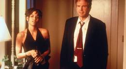 Кадр из фильма "Булворт" - 2