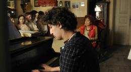 Кадр из фильма "Все ушли" - 1