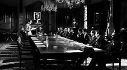 Кадр из фильма "Маленькая задняя комната" - 1