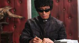 Кадр из фильма "Без сочувствия к грубым" - 1