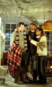 Кадр Трое и снежинка