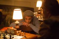 Кадр Жертвуя пешкой (Игры чемпионов)