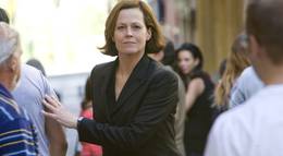 Кадр из фильма "Средь бела дня" - 2