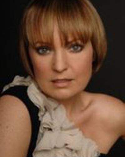 Кортни Джонс фото