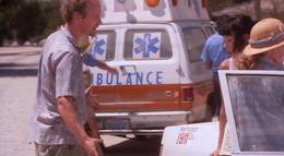 Кадр из фильма "Вдали от дома" - 2