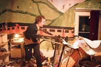 Кадр Живые и мертвые