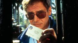 Кадр из фильма "Прямая и явная угроза" - 1