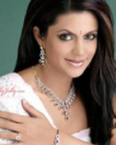 Мандира Беди фото