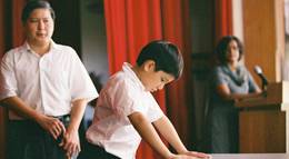 Кадр из фильма "Илоило" - 1