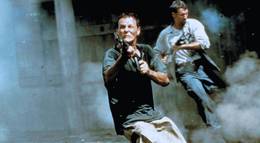 Кадр из фильма "За линией огня" - 2