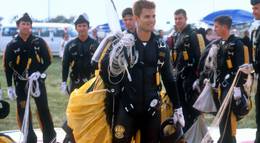 Кадр из фильма "Затяжной прыжок" - 2