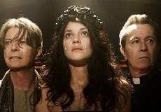 Гари Олдман и Марион Котийяр снялись в клипе Дэвида Боуи