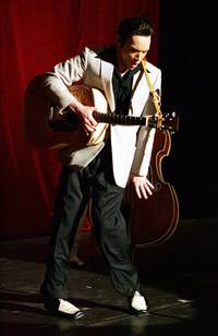 Кадр Элвис. Ранние Годы