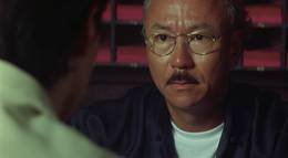 Кадр из фильма "Обнаженное оружие" - 1