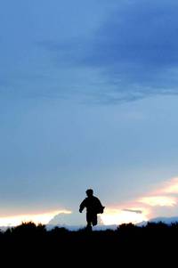 Кадр Старикам тут не место