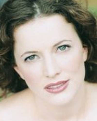 Эмили Хоу фото