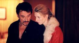 Кадр из фильма "Люби меня" - 2