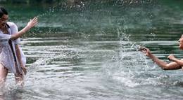 Кадр из фильма "Под ветвями боярышника" - 1