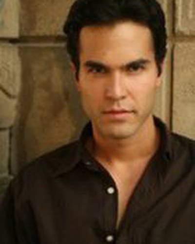 Адриан Альварадо фото