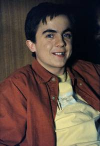 Кадр Малкольм в центре внимания