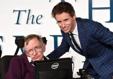 Эдди Редмэйн выразил соболезнования семье скончавшегося Стивена Хокинга