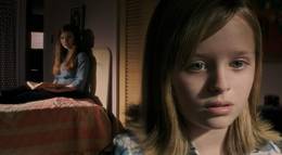 Кадр из фильма "Уиджи. Проклятие доски дьявола (Уиджи: Происхождение зла)" - 1