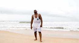 Кадр из фильма "Искупление голозадого генерала" - 2