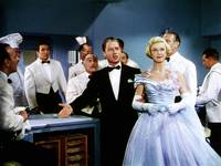 Кадр Апрель в Париже