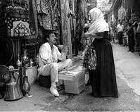 Кадр Девушка на мосту