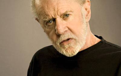 Лучшие шутки Джорджа Карлина о деньгах, смысле жизни и двойных стандартах