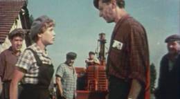 Кадр из фильма "Королева бензоколонки" - 2