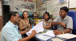 Кадр из фильма "Кто учил тебя водить?" - 2