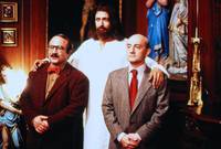 Кадр Услуга, часы и очень большая рыба