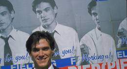 Кадр из фильма "Пробуждая мертвецов" - 2