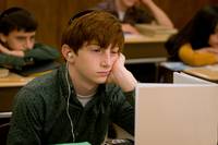 Кадр Серьёзный человек