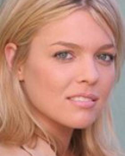 Карли Ривз фото