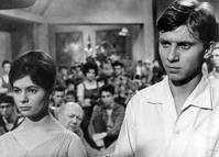 Кадр Старики на уборке хмеля