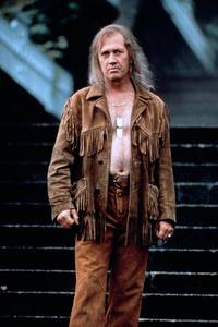 Кадр Птичка на проводе